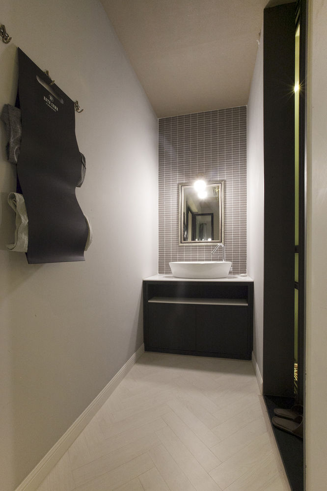 brown dot hotel