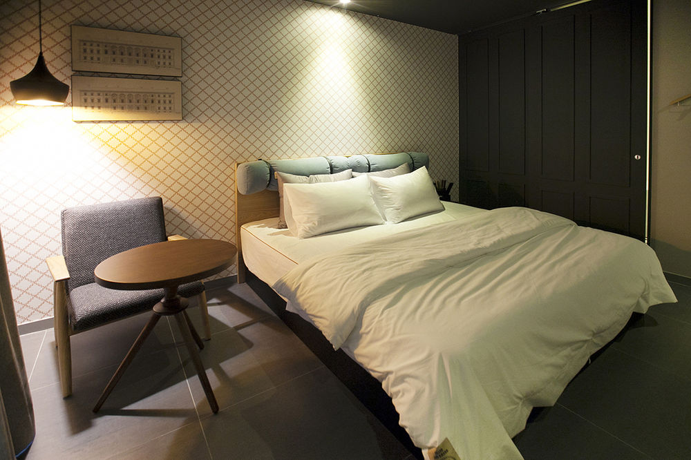 brown dot hotel