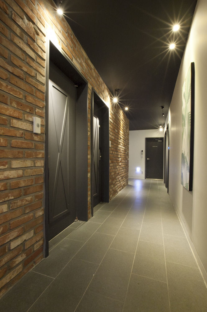 brown dot hotel