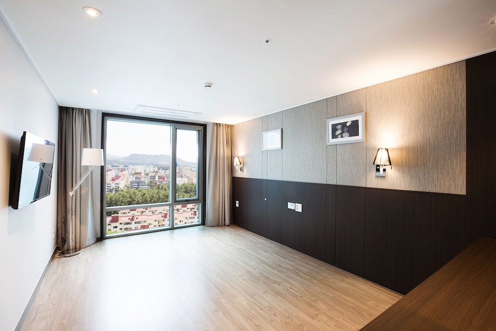 ramada jeju city hall