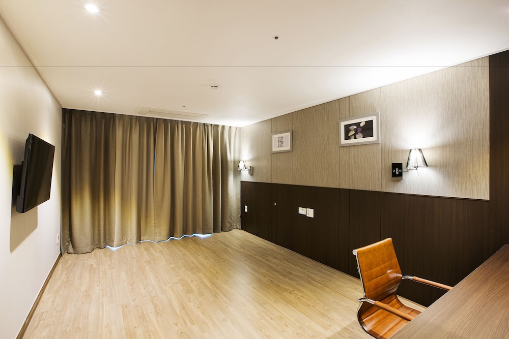 ramada jeju city hall