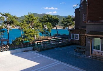 Tongyeong Tulip Pension,Near The Beach,3 star