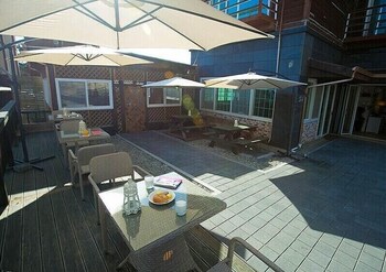 Tongyeong Tulip Pension,Near The Beach,3 star