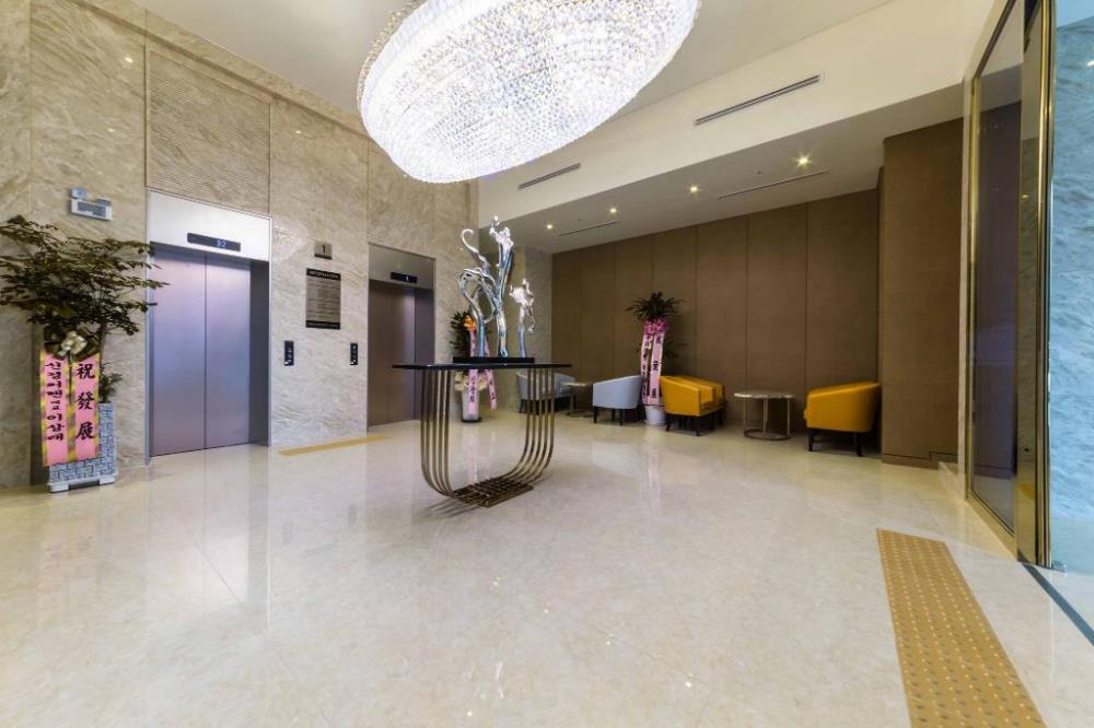 guri galmae indi present hotel