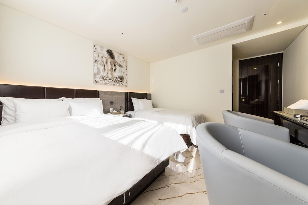 guri galmae indi present hotel