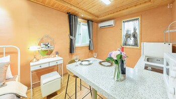J Mong,Near Homyeong Lake Park,3 star