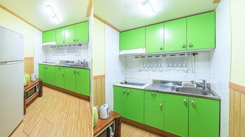 J Mong,Near Homyeong Lake Park,3 star