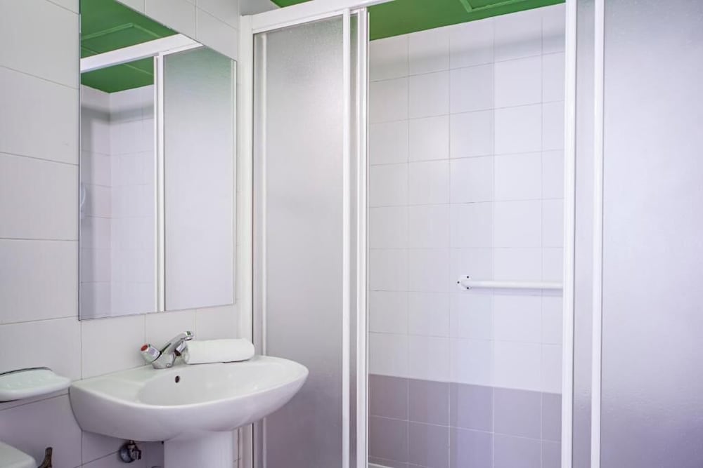 motion chueca hostel