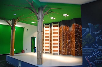 motion chueca hostel