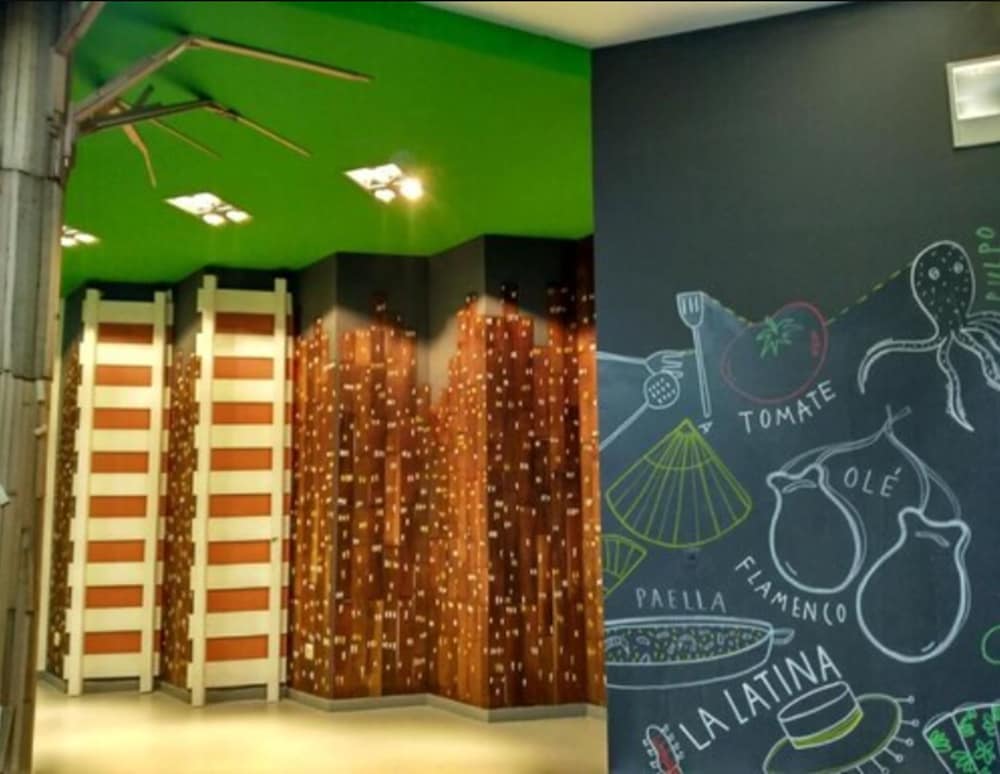 motion chueca hostel