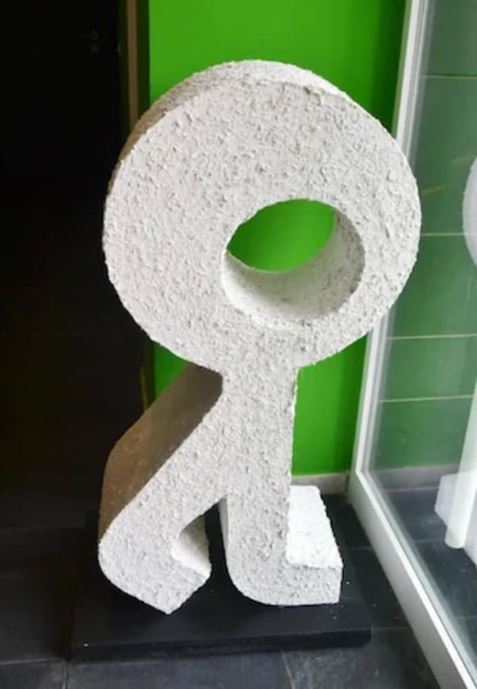 motion chueca hostel