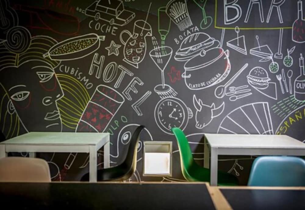 motion chueca hostel