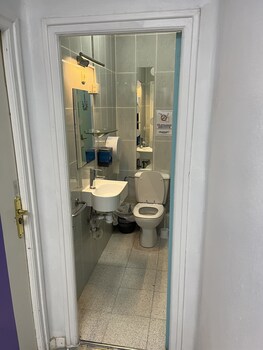Hostel Almansa,Área Metropolitana Y Corredor Del Henares>>Madrid,2 star