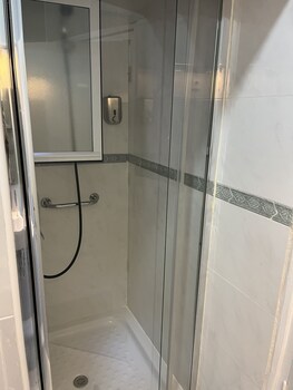Hostel Almansa,Área Metropolitana Y Corredor Del Henares>>Madrid,2 star