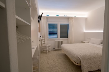 hostal marina cadaques