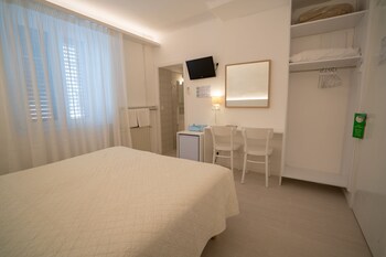 hostal marina cadaques