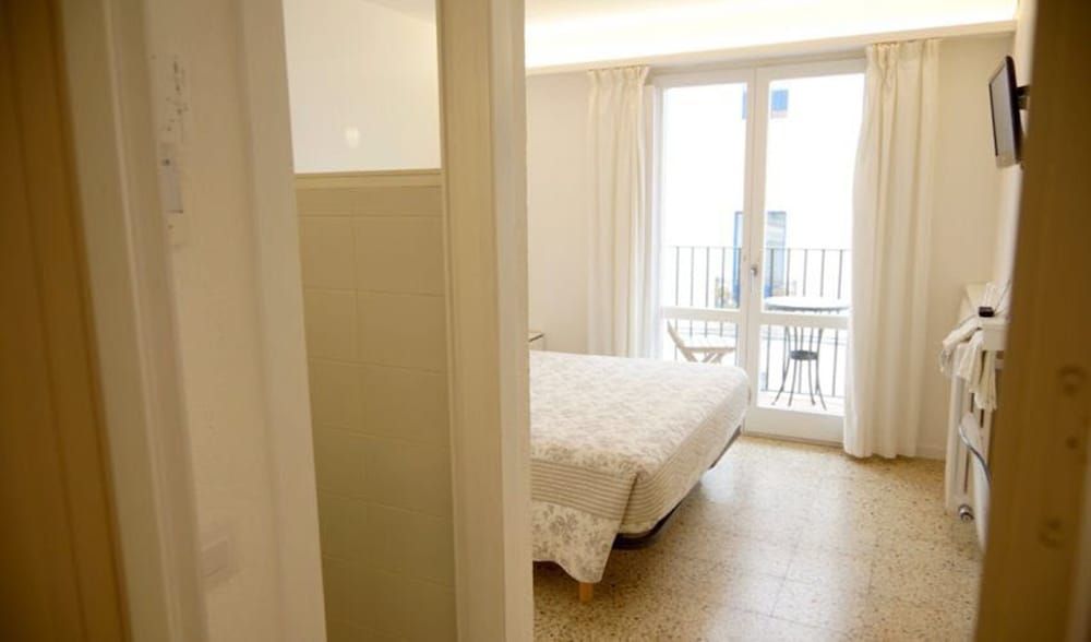 hostal marina cadaques