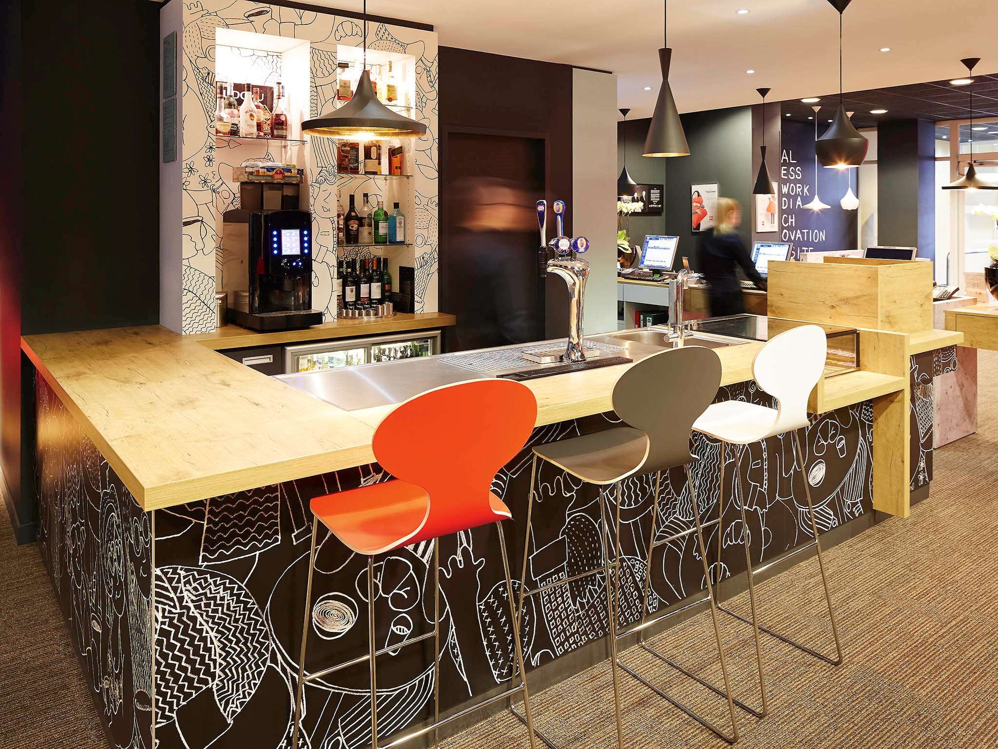 ibis reading centre