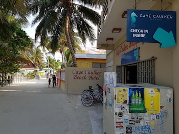 caye caulker beach hotel