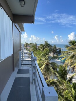 caye caulker beach hotel