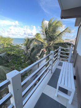 caye caulker beach hotel
