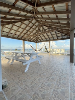 caye caulker beach hotel