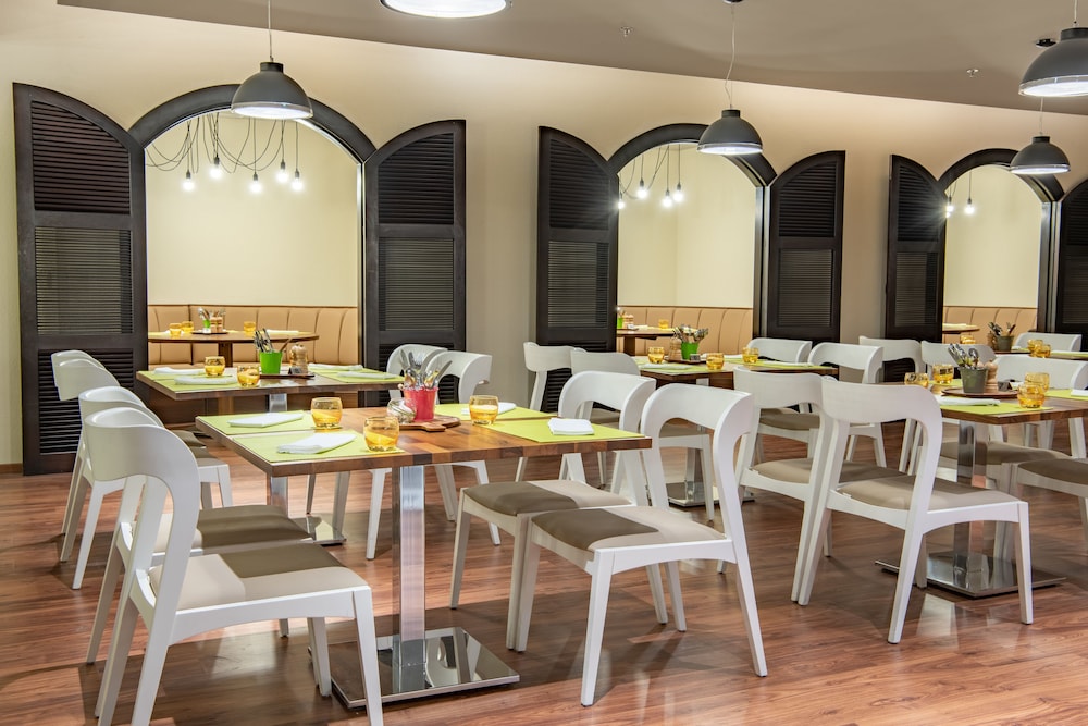 radisson hotel and apartments dammam industrial city