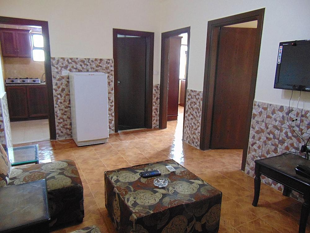 al nujoom hotel suites