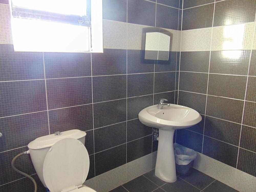 al nujoom hotel suites