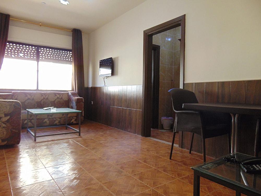 al nujoom hotel suites