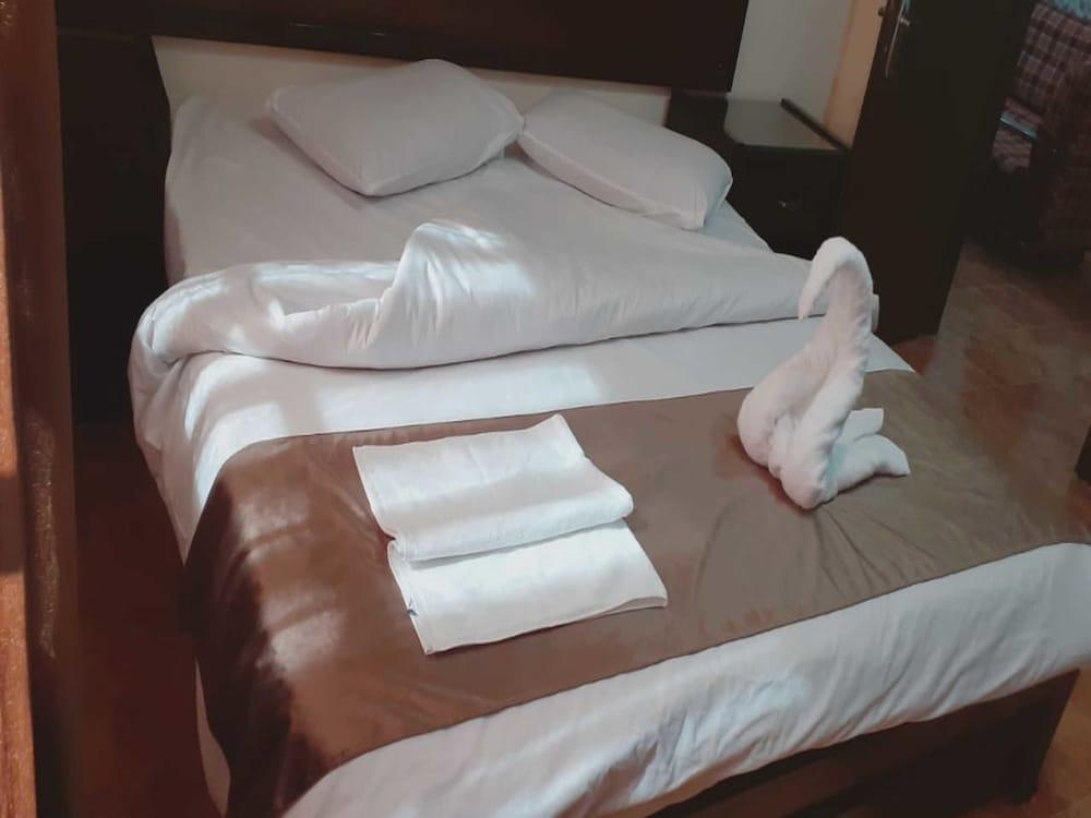 al nujoom hotel suites