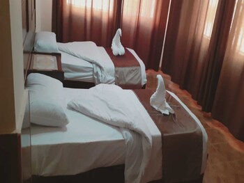 al nujoom hotel suites