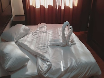 al nujoom hotel suites