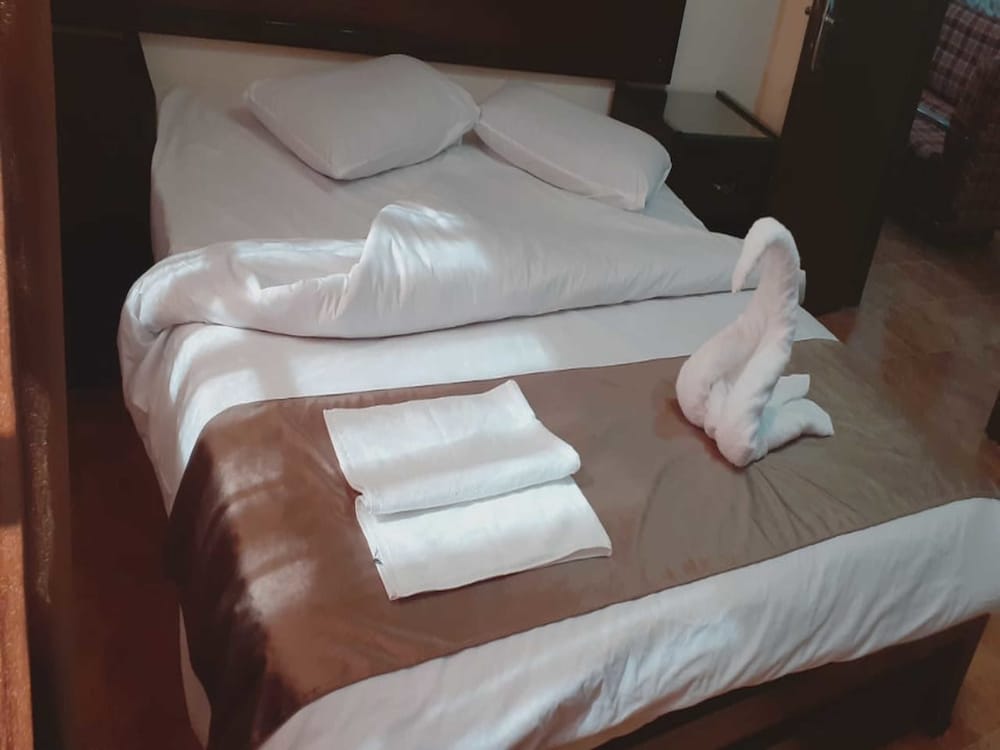al nujoom hotel suites