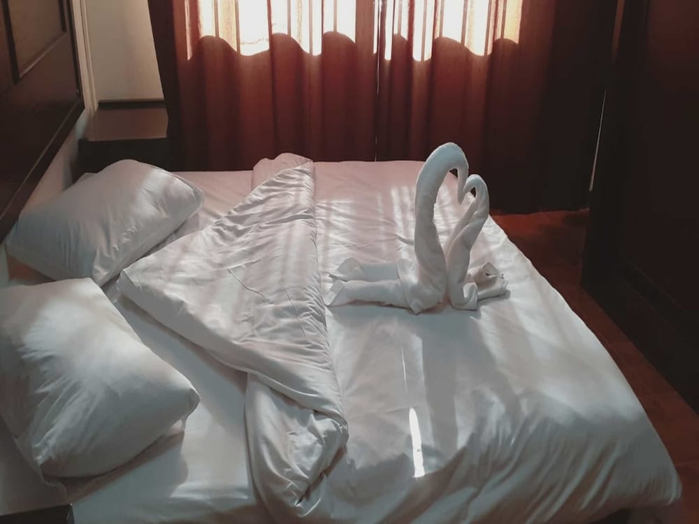 al nujoom hotel suites