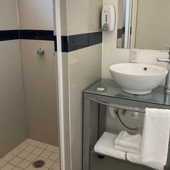 container inn hotel aeropuerto