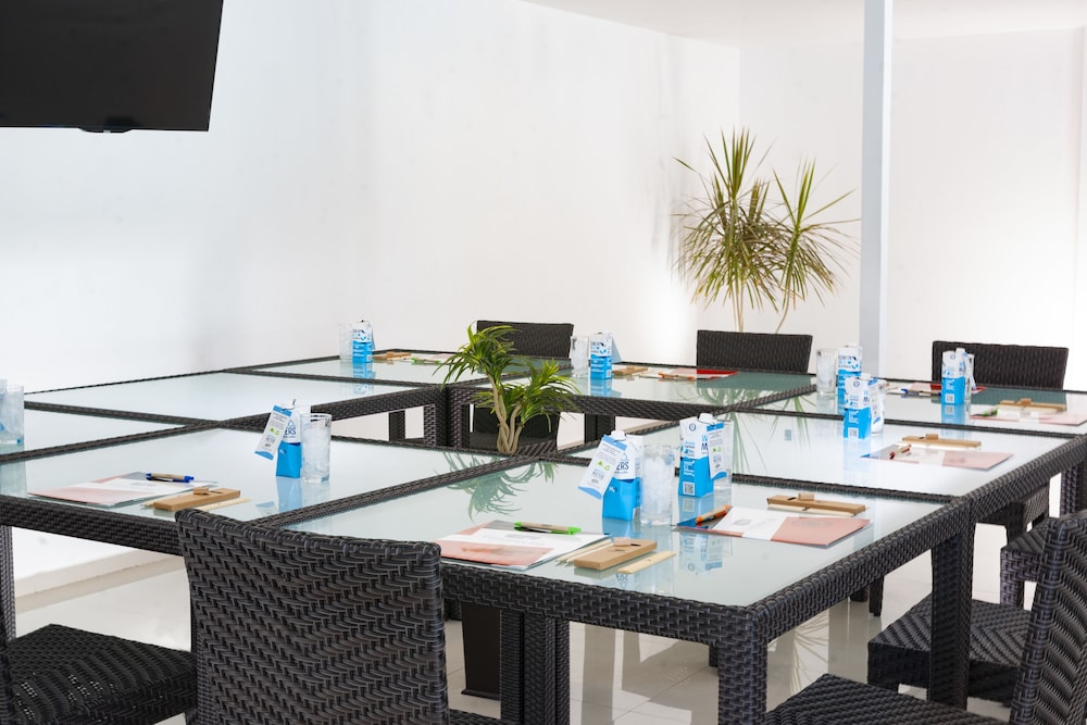 container inn hotel aeropuerto