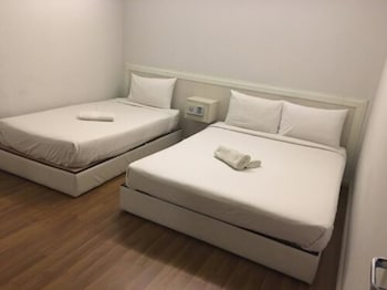 travelogue kl hostel