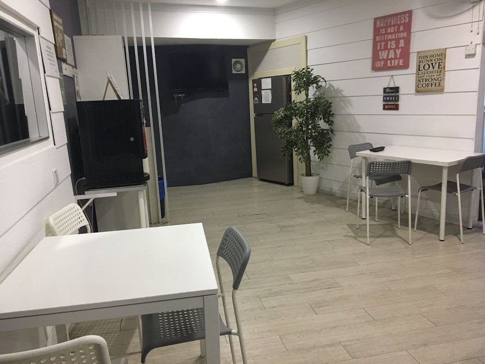 travelogue kl hostel