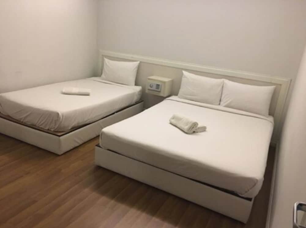 travelogue kl hostel