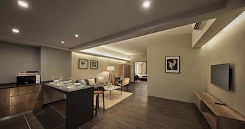 tropics eight suites