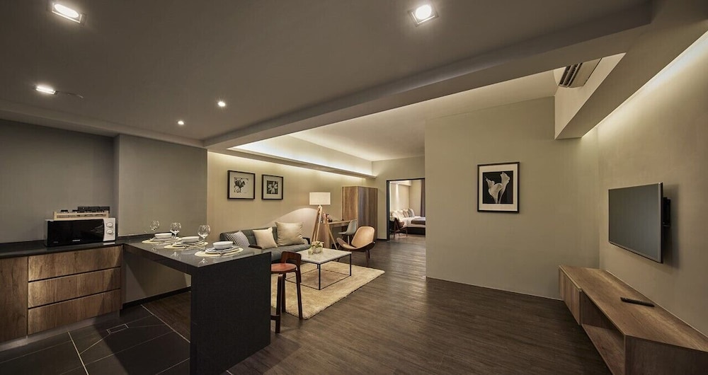 tropics eight suites