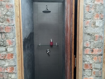 the frame guesthouse hostel