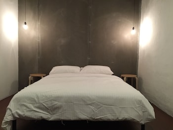 the frame guesthouse hostel