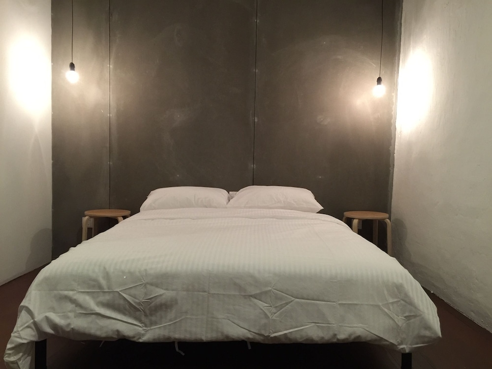 the frame guesthouse hostel