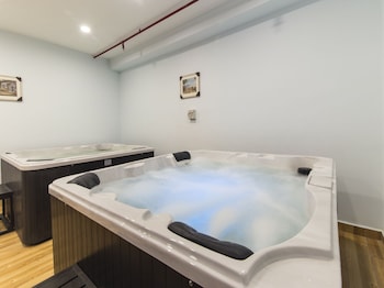 capital o 1225 agape hotel selayang