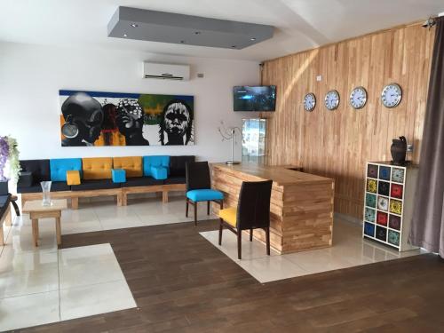 Murex Plaza Hotel & Suites,Ce Ce Beach>>Monrovia,3.5 star