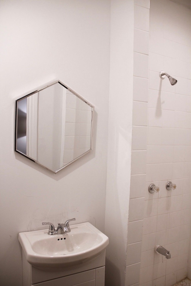 the parkdale hostellerie