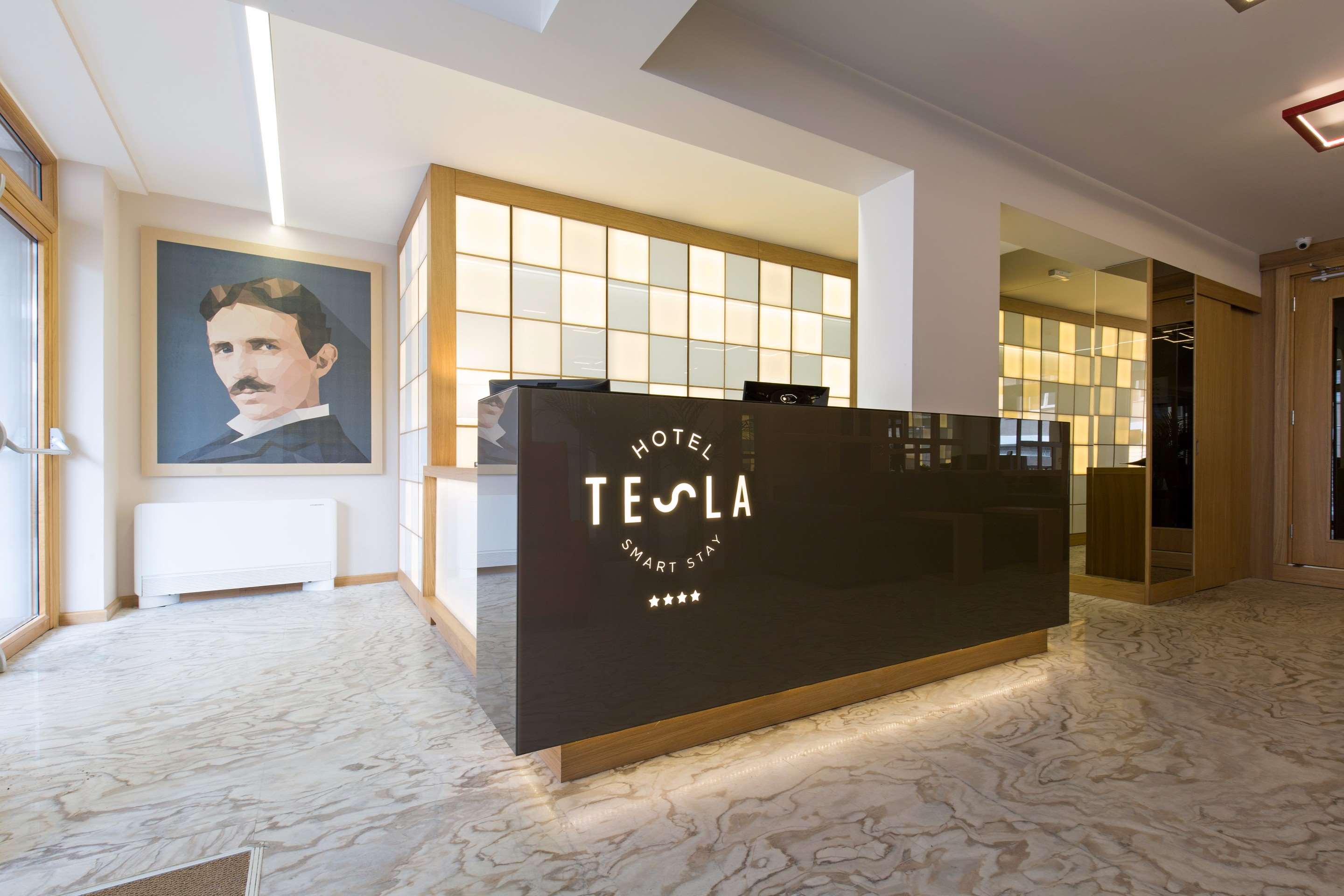 hotel tesla smart stay