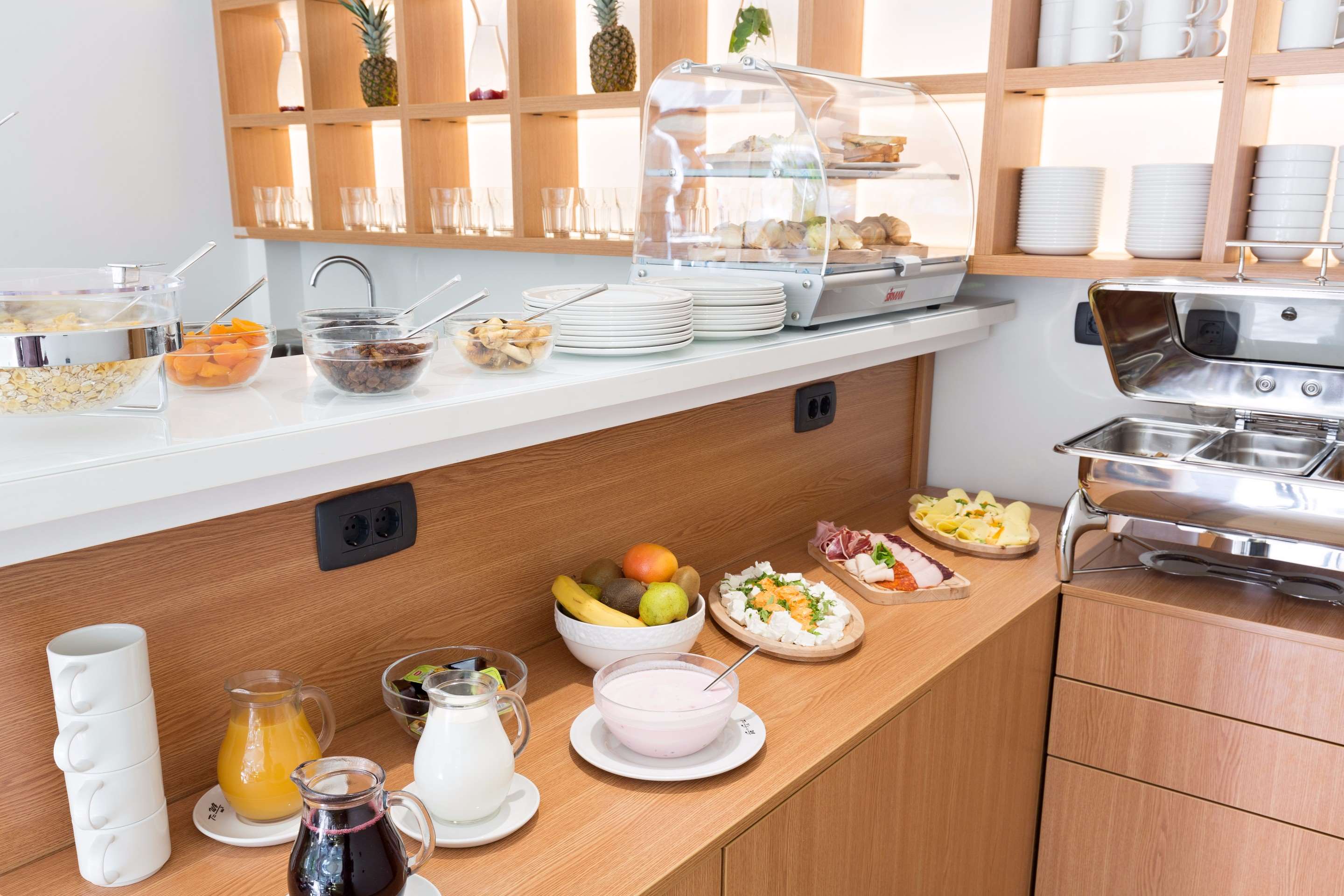 hotel tesla smart stay